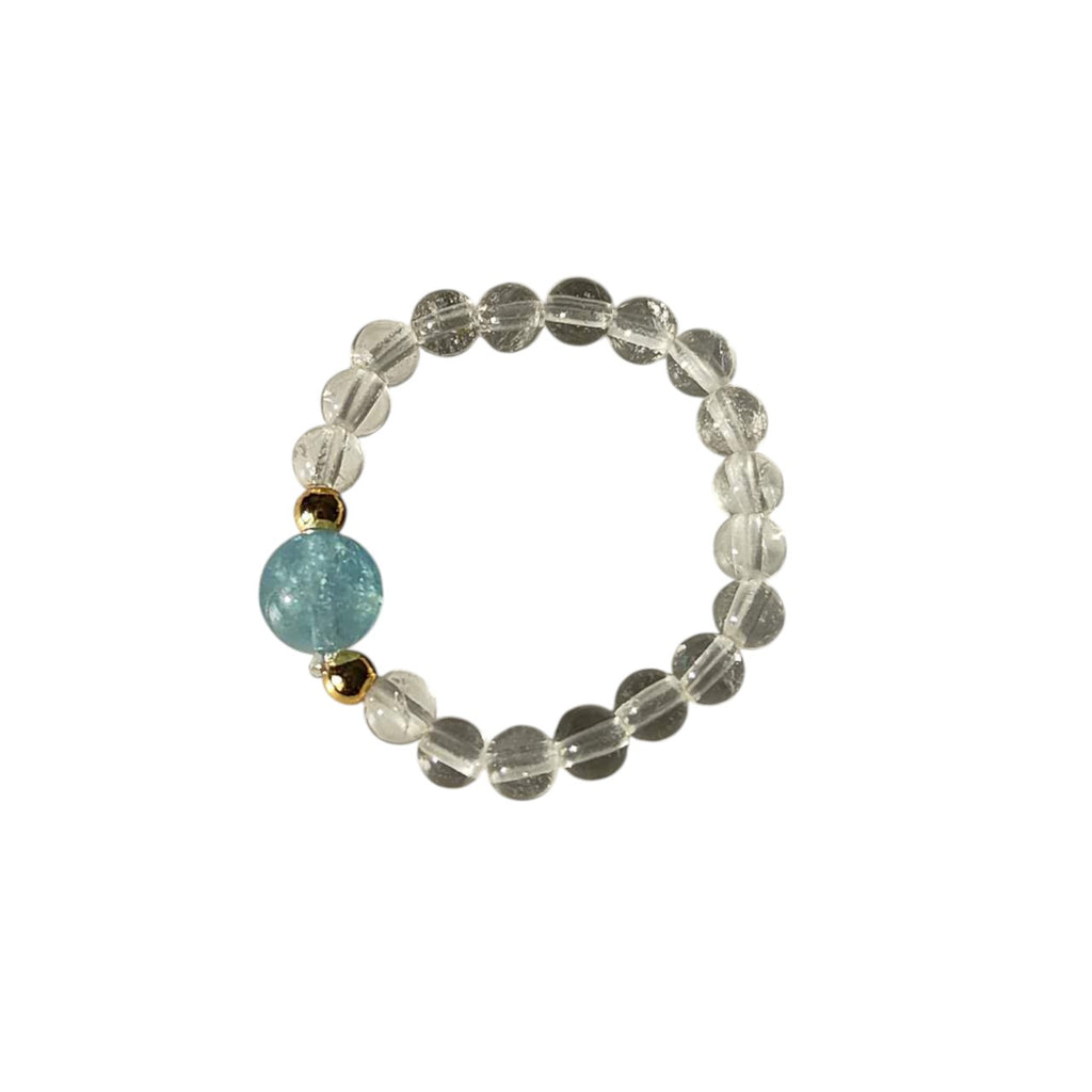 Aquamarine & Clear Quartz Stretch Beaded Ring featuring a polished natural Aquamarine focal bead, transparent Clear Quartz round beads, and gold-tone accent beads on a comfortable elastic band